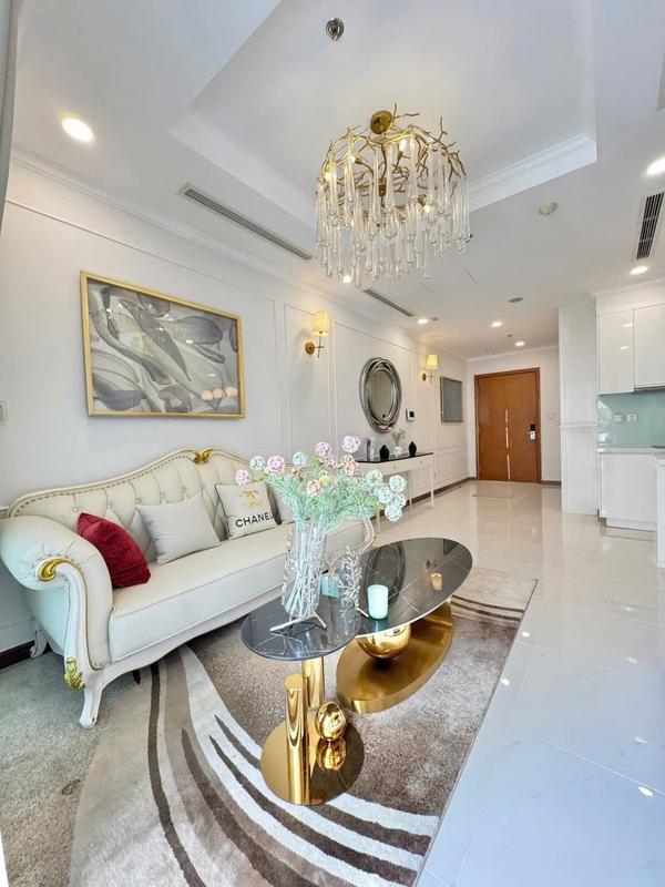 Chuyển nhượng 2PN tòa L6 giá 11,75 tỷ, nội thất cao cấp, view trung tâm